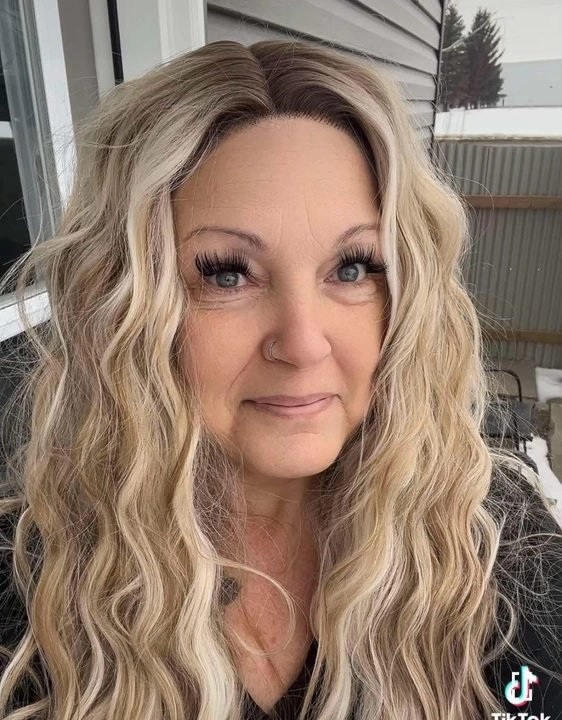 Brenda Collection-Daisy 26 inches Highlight ombre blonde body wave lace wigs