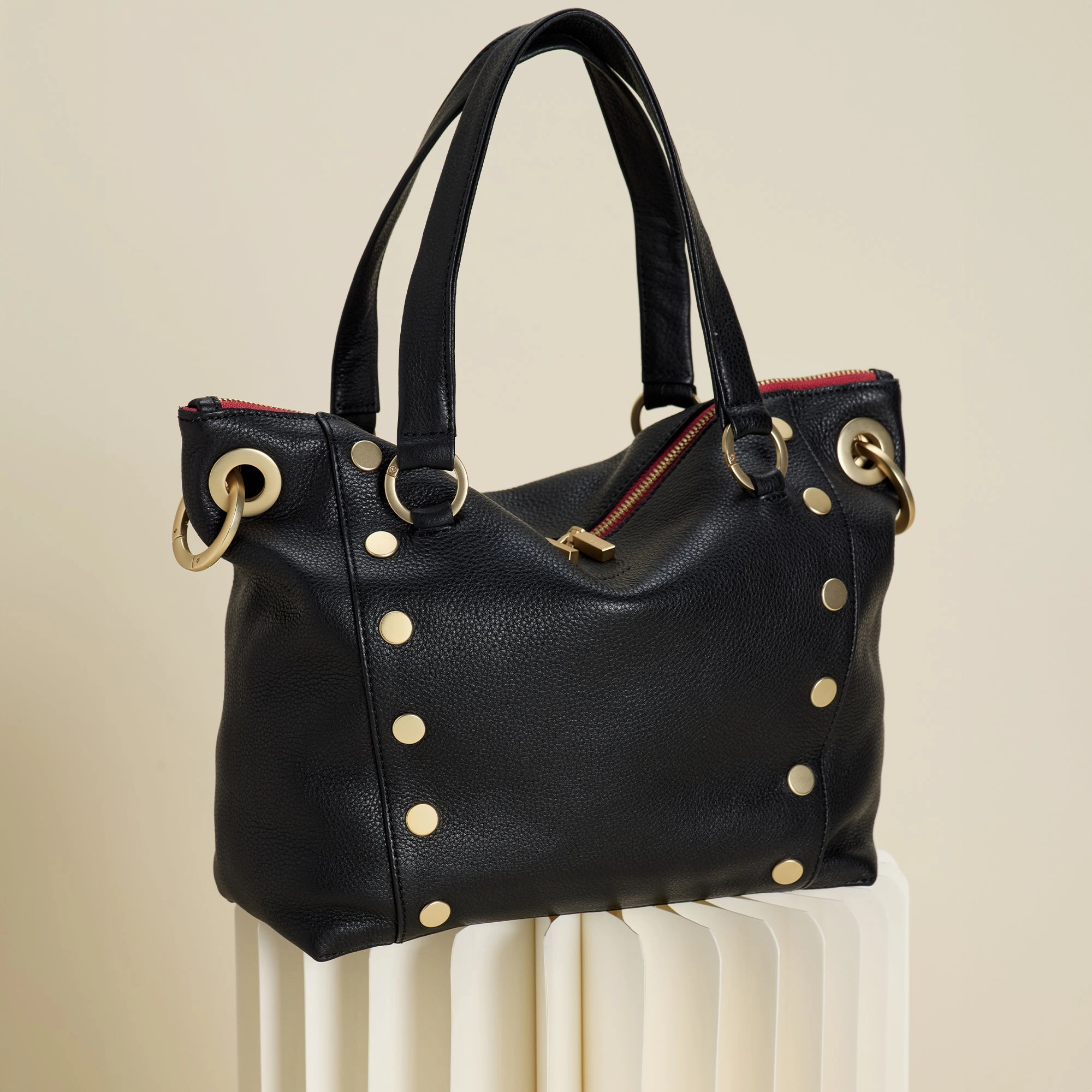 Daniel | Black/Brushed Gold Red Zip | Med